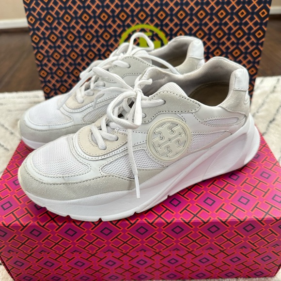 Tory Burch White Women's Sneakers
In very good condition - Picture 4 of 10